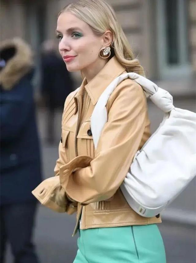 The Versatile and Fashionable “Cloud Bag”